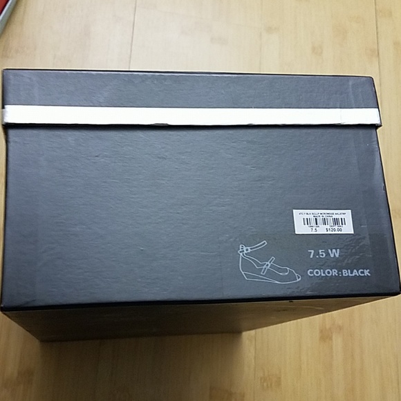 NWT Torrid Genuine Suede Peep Toe Wedges 7.5 Wide - Picture 5 of 5